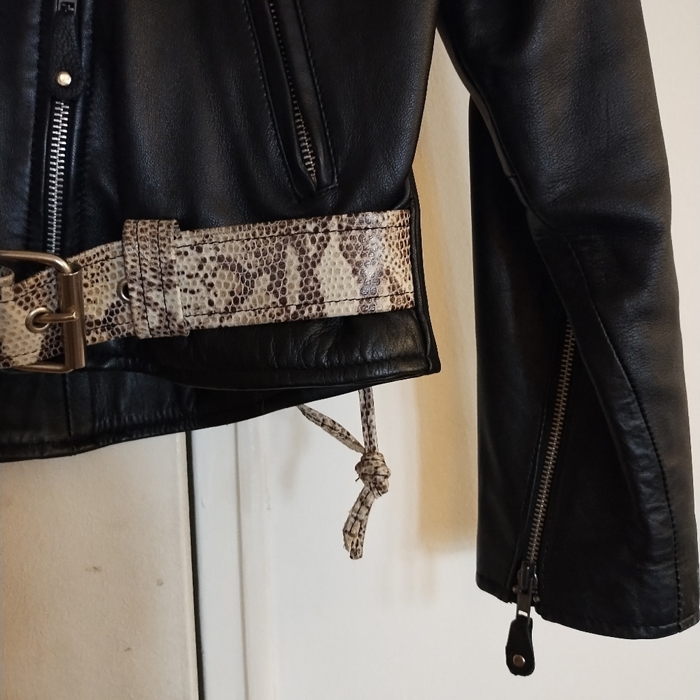 Milwaukee Black Leather Motorcycle Jacket Women’s Size Medium - Picture 10 of 16